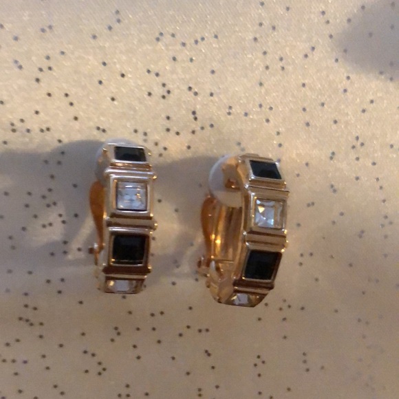 Onyx and cubic zirconia earrings - Picture 8 of 8